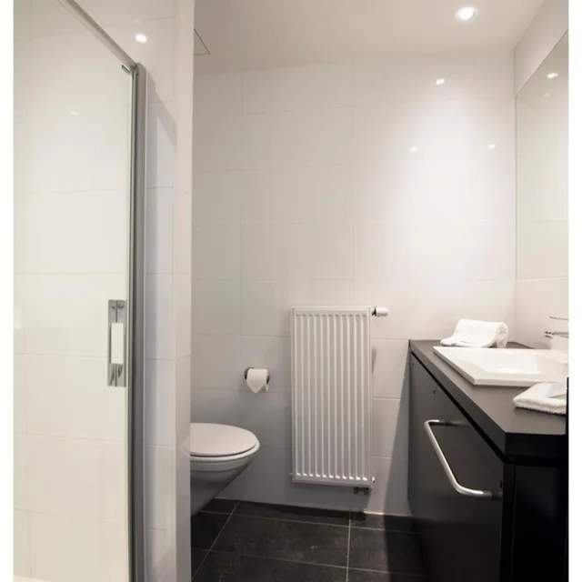 Room, Twin Beds, Lateral Side Sea View، Vayamundo Oostende 9/10