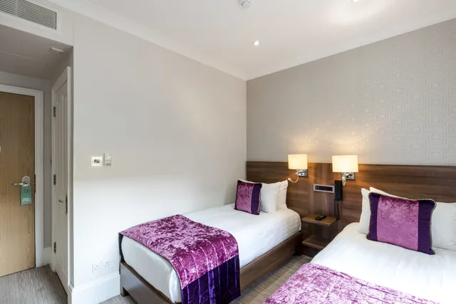 غرفة قياسية بسريرين منفصلين، London House Hotel 3/10