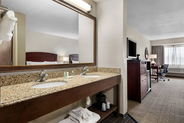 Standard, 2 Queen Beds, Comfort Inn and Suites North East, MD 5/7