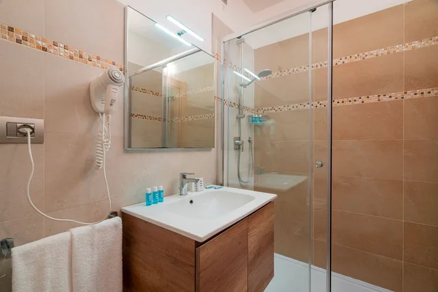 غرفة كومفورت بثلاثة أسرّة بإطلالة على الحديقة، Hotel Portoconte 4/4