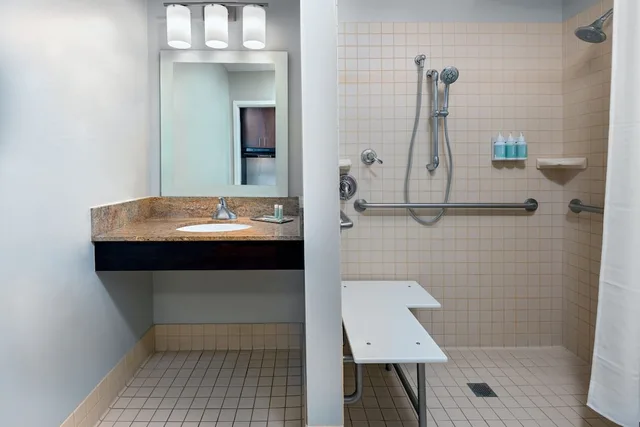 جناح استوديو بسرير كينج، TOWNEPLACE SUITES BUFFALO AIRPORT 7/7