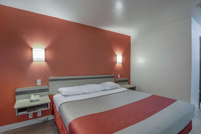 غرفة قياسية بسرير كينج، Motel6 Pasadena, TX 6/10
