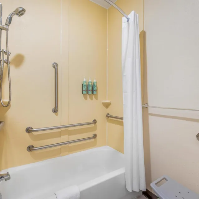 غرفة بسرير كوين بحوض استحمام لذوي الإعاقة، Best Western Forsyth - Decatur 5/5