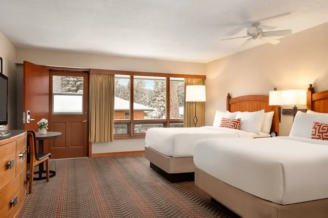 غرفة ديلوكس بسريرين مزدوجين، Fairmont Jasper Park Lodge 3/6