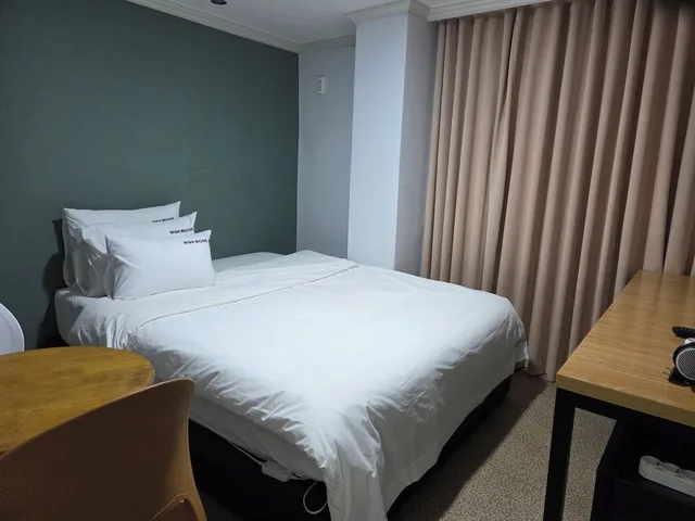 غرفة قياسية بسرير مزدوج، Gwangan Beach Blue Moon Motel 4/10