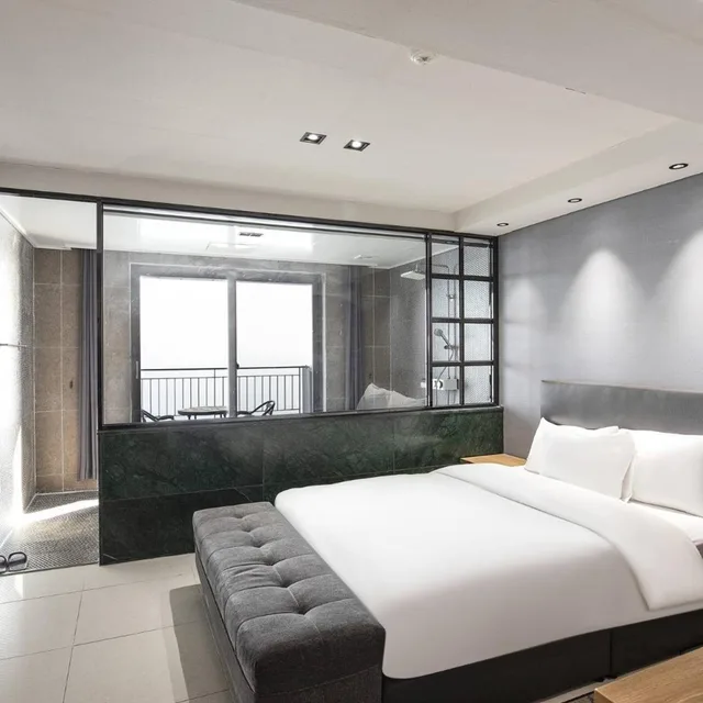 غرفة بريميير بسرير مزدوج بشرفة بجاكوزي، Western Grace Hotel 3/10