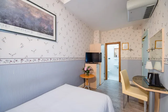 Room, Single, French Bed، Albergo Centrale Bologna 3/10