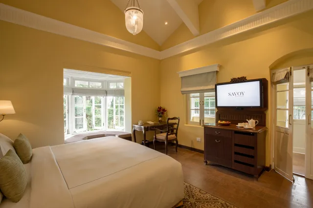 غرفة بريميوم بسرير كينج بإطلالة على الحديقة، Savoy, Ooty - IHCL SeleQtions 1/8