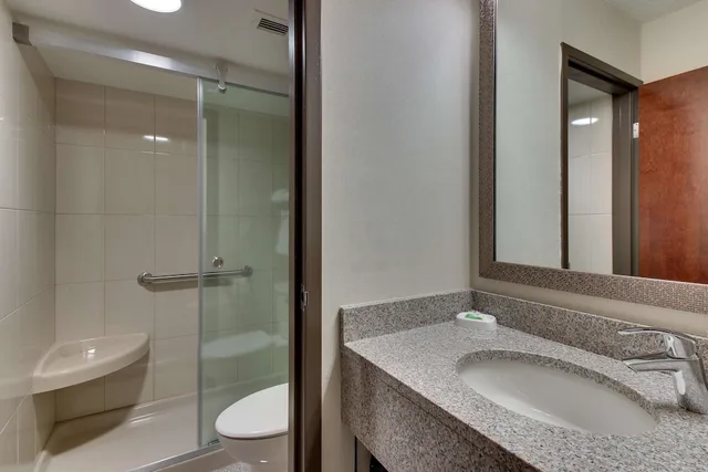 غرفة بسريرين كوين، Pear Tree Inn St Louis Airport 4/4