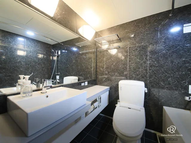 غرفة ديلوكس ثلاثية بسريرين منفصلين مع أريكة، Daiwa Roynet Hotel Kyoto Hachijoguchi 3/4
