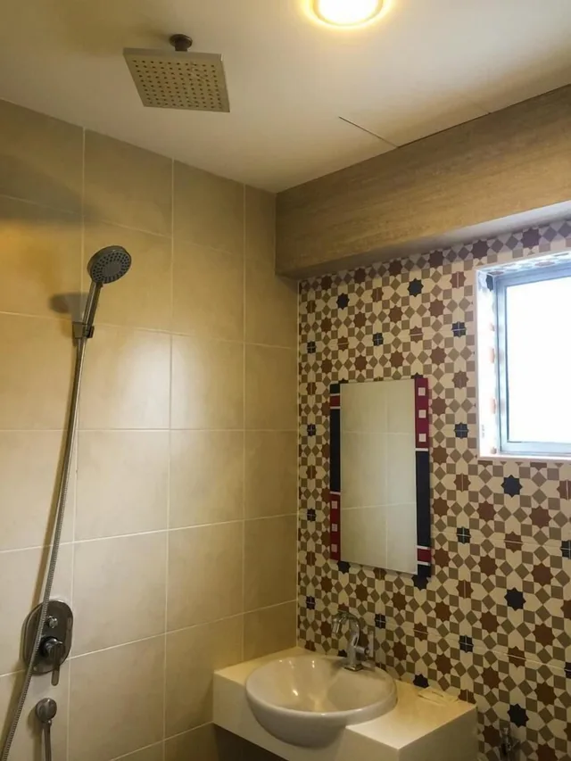غرفة بريميير ثلاثية بسرير كينج وسرير فردي، Louis Hotel 2/3
