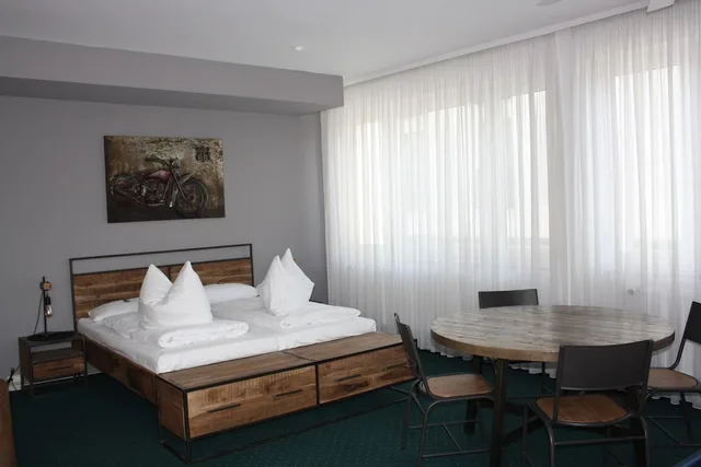 غرفة عائلية رباعية بسرير كينج مع أريكة، Hotel Am Markt 2/4