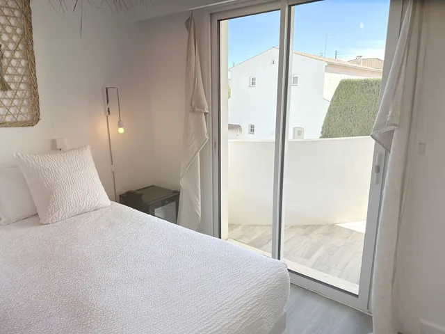 غرفة بسرير مزدوج بشرفة، Blanc Sable Hotel 1/9