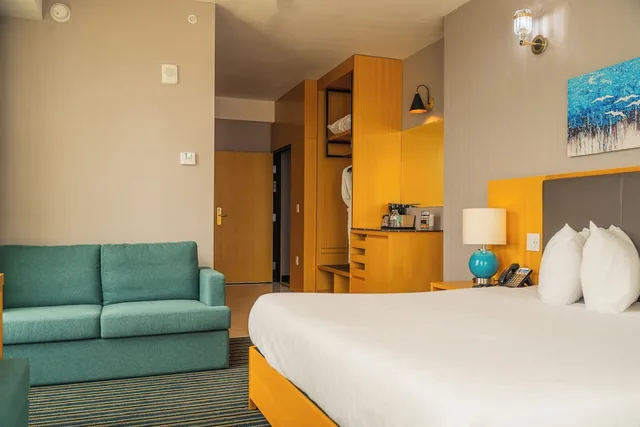 غرفة قياسية مفردة بسرير كوين، Galaxy Hotel 2/3
