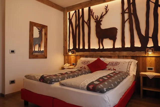 غرفة بسريرين منفصلين بإطلالة على الجبل، HOTEL AZOLA 1/10