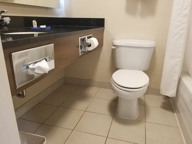 غرفة قياسية بسريرين كوين بشرفة، Holiday Inn Express Edmonton Downtown 3/4