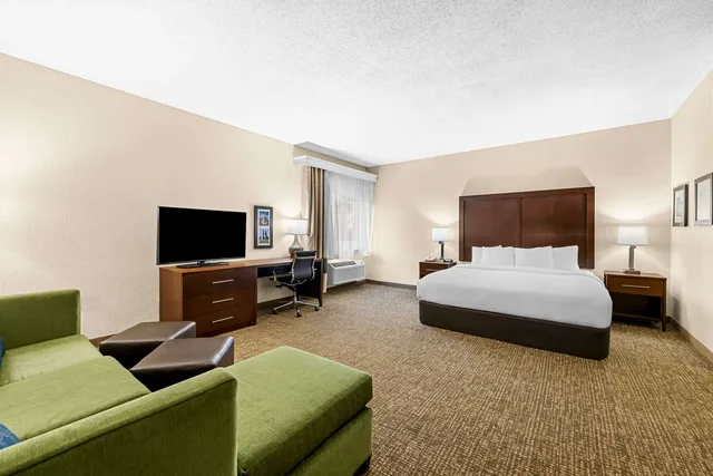 جناح بسرير كينج لذوي الإعاقة، Comfort Inn Suites Pueblo 2/4