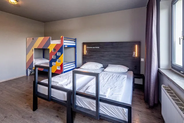 Room, Triple, a&o Hostel Weimar 3/10