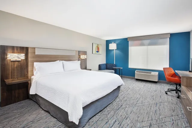 Suite, King Bed, Accessible, Holiday Inn Express Hotel And Suites Buffalo 3/7