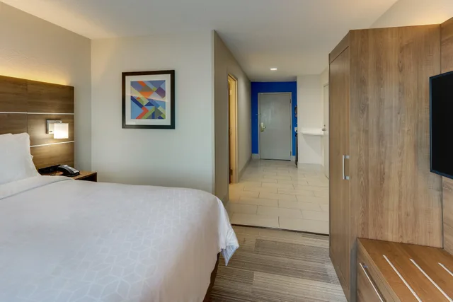 غرفة بسرير كوين لذوي الإعاقة، Holiday Inn Express Cincinnati North - Monroe 1/5