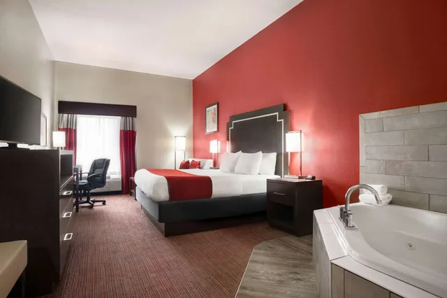 غرفة بسرير كينج لذوي الإعاقة، Days Inn & Suites by Wyndham Murfreesboro 2/4