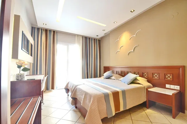 غرفة بسريرين منفصلين بإطلالة على المسبح، Evilion Sea And Sun Hotel 3/5