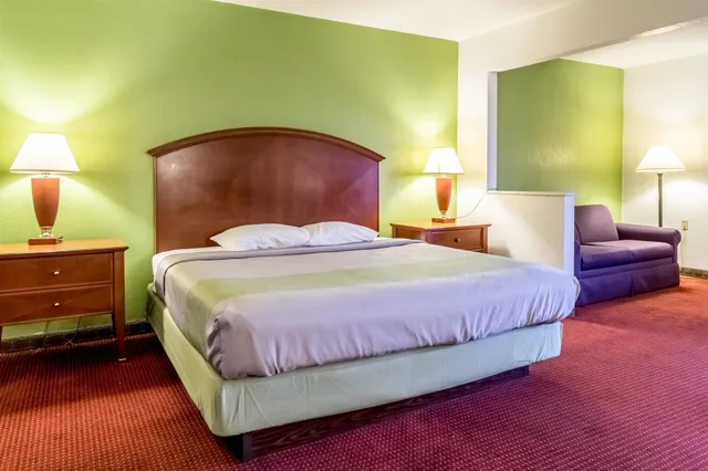 غرفة قياسية بسرير كينج، Motel6 Springfield, OH 2/6