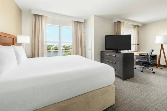 استوديو بسرير كينج مع أريكة، Residence Inn Des Moines West at Jordan Creek Town Center 3/5