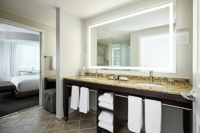 Grand, Suite, King Bed, Den, Accessible, Archer Hotel Falls Church 4/8