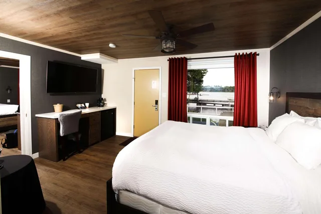 غرفة بسرير كوين، Bayview Wildwood Resort Ascend Hotel Collection 3/10
