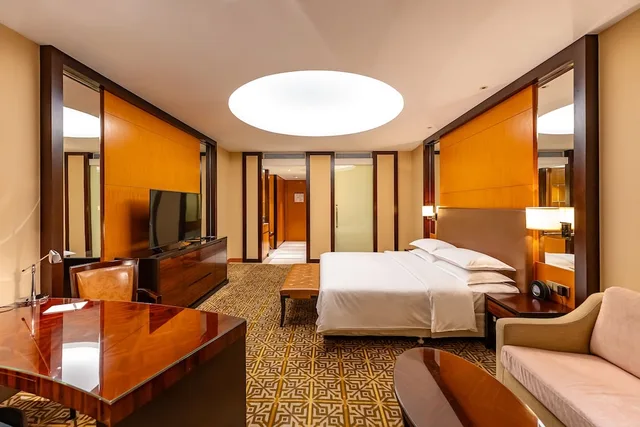 غرفة كلوب بسرير كينج بإطلالة على المدينة، Sheraton Jinan Hotel 4/7