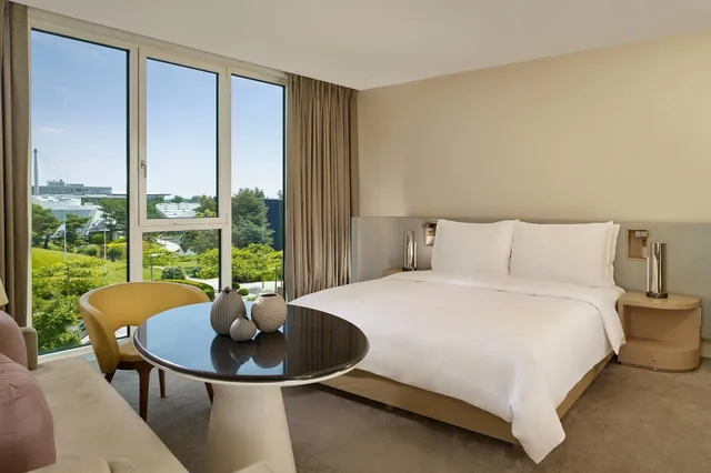 غرفة بسرير كينج، The Ritz-Carlton Wolfsburg 8/10