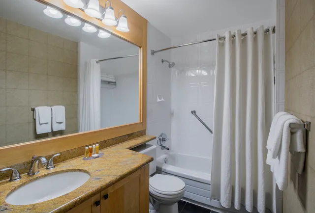 Loft, Suite, Queen Bed، Whistler Village Inn Suites 2/2