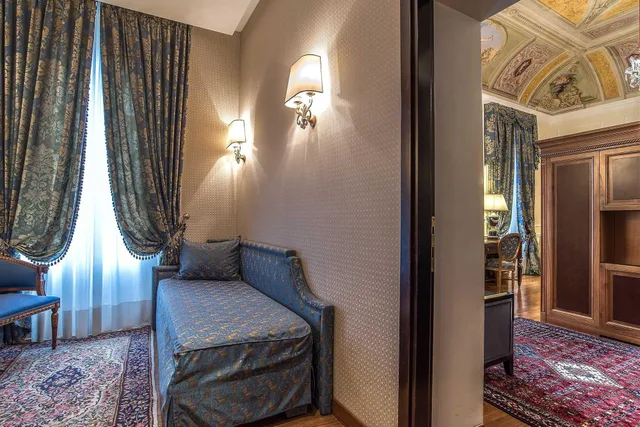 جناح، Albergo Del Senato 1/4
