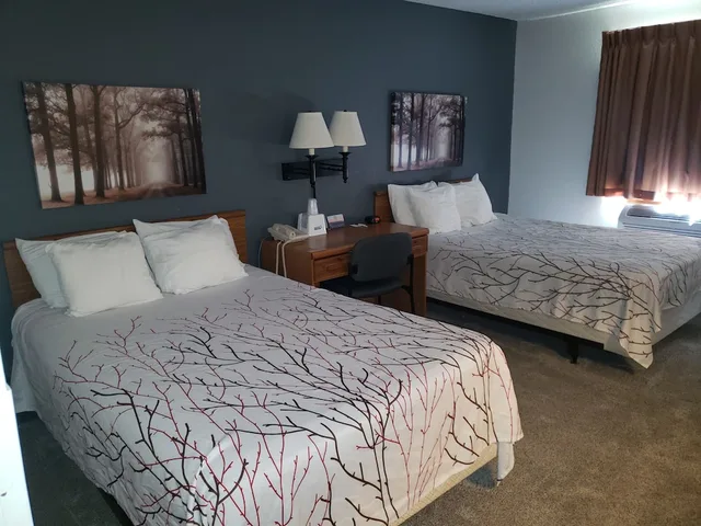غرفة بسريرين مزدوجين، Americas Best Value Inn & Suites International Falls 6/8