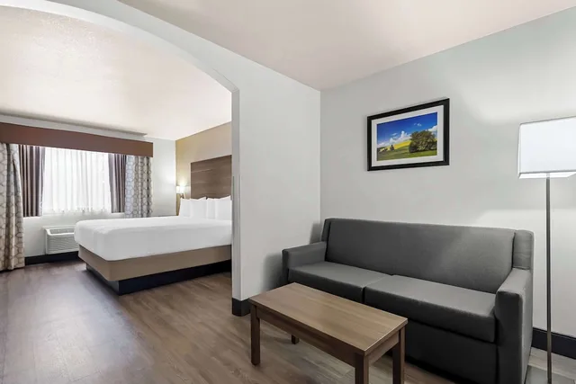 جناح كبير بسرير كينج لذوي الإعاقة، Best Western Plus Caldwell Inn & Suites 1/2