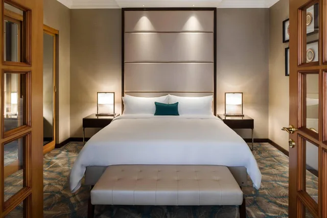 Senator, Suite, Executive Lounge Access، JW MARRIOTT BUCHAREST GRAND HOTEL 2/6