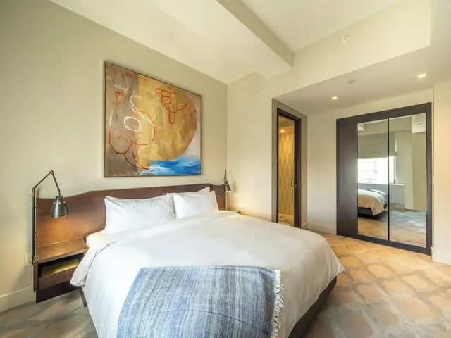 جناح بسرير كينج وسرير كوين بغرفتي نوم، The Marmara Park Avenue 1/8