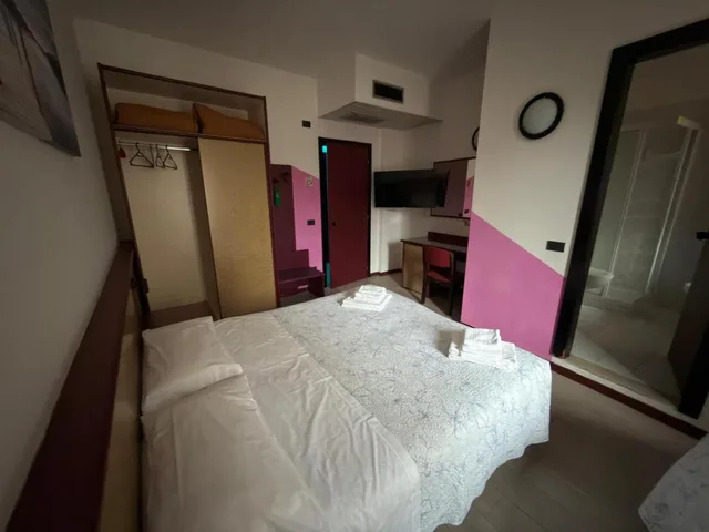 Room, Triple, Plaza 2/10