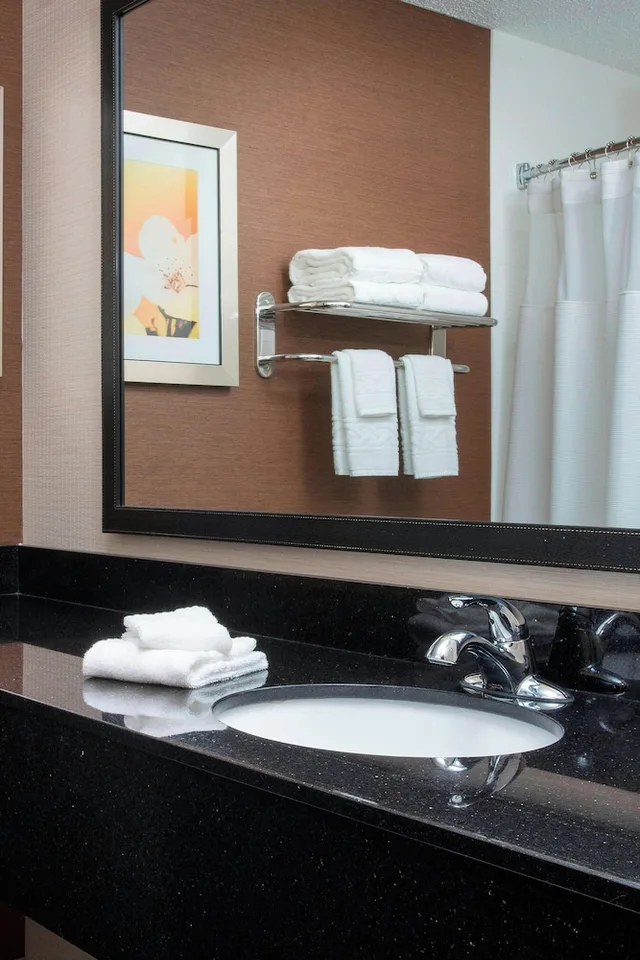 غرفة بسرير كينج لذوي الإعاقة، Fairfield Inn Suites Cheyenne 3/3
