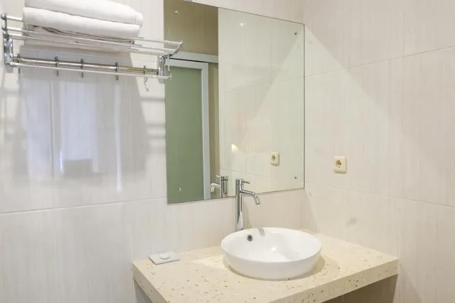 Deluxe, Queen Bed, Sus Beach Cottages 1 3/5