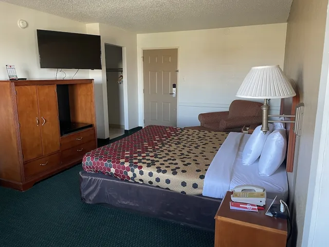 جناح بسرير كينج لذوي الإعاقة، Econo Lodge Kalamazoo MI 1/5
