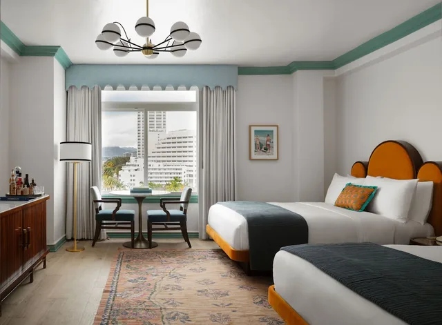 City, 2 Queen Beds، The Georgian Hotel 1/2