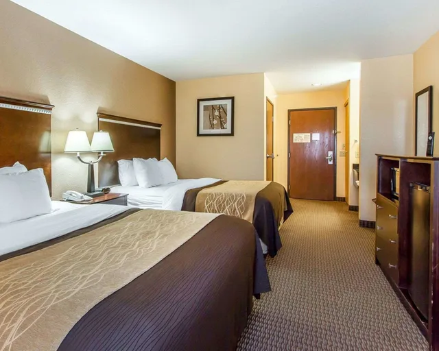 غرفة قياسية بسريرين كوين، Quality Inn & Suites Mount Pleasant 1/3