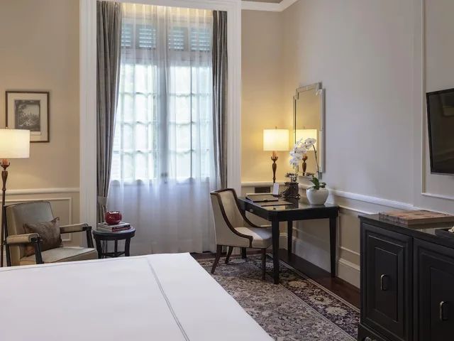 Landmark, King Bed, Pool View، Raffles Hotel Le Royal 6/9