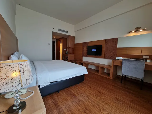 Superior King, Swan Garden Hotel 2/3