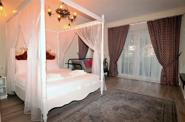 غرفة بريميوم رباعية بسرير مزدوج مع أريكة، Alacati Grand Eldoris Otel 1/5