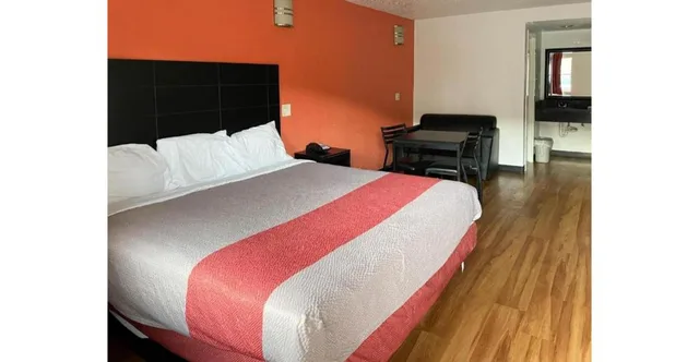 1 King Bed - Smoking, Micfridge, Studio6 Houston, TX - Brookhollow 1/9