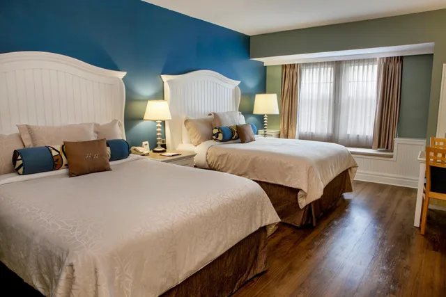 Room, 2 Queen Beds, Village View، Watkins Glen Harbor Hotel 2/7
