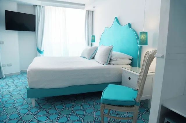 غرفة قياسية بسريرين منفصلين بإطلالة على البحر بغرفة نوم واحدة، Hotel Conca d'Oro 5/10
